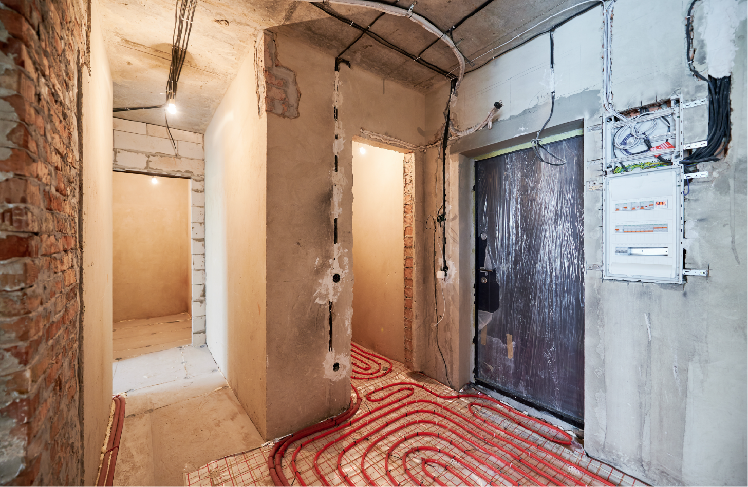 after-before Innensanierung_Außensanierung_Sanitär_Elektroinstallation_Energieeffizienten Lösungen_Internet und TV_Sicherheit für zu Hause